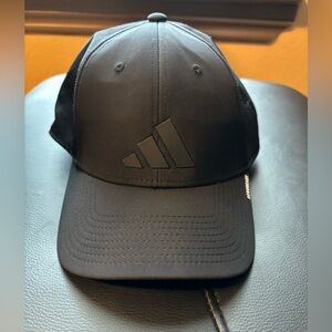 Adidas Mens Aeroraeady all black cap. Almost new. Great shape. Clean. Size L-XL.